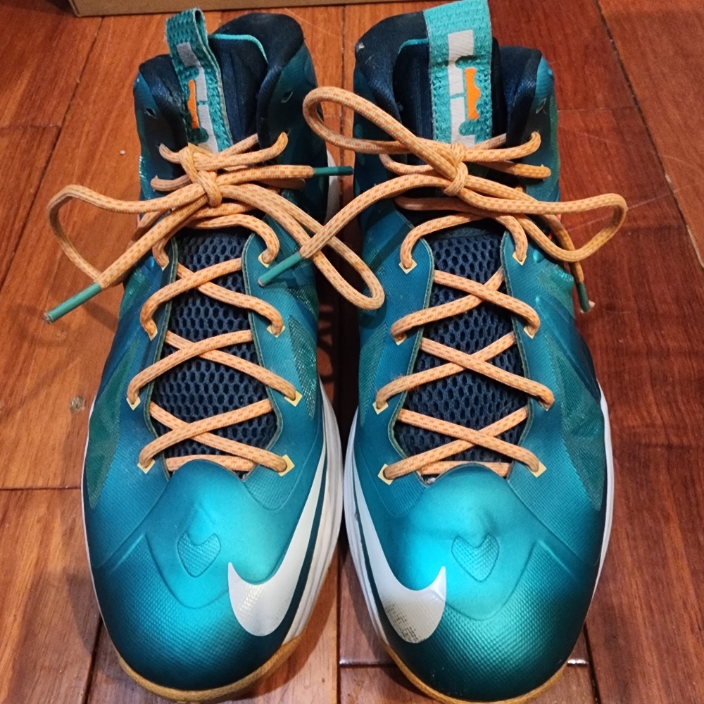 Nike Lebron 10 x Miami Dolphins EUC US 7Y/US 9